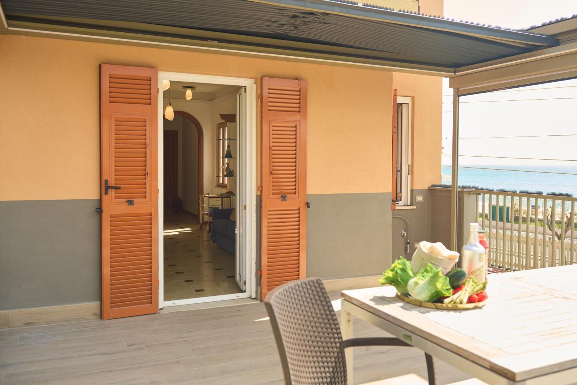 Terrazza Sul Mare A Pietra Ligureアパートメント エクステリア 写真